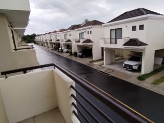 Casa en Venta para INVERSIÓN en Zona 16 - 5