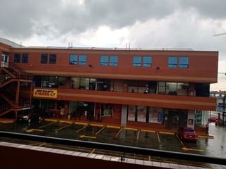 Local en renta en Plaza Grecia Zona 12 - 2