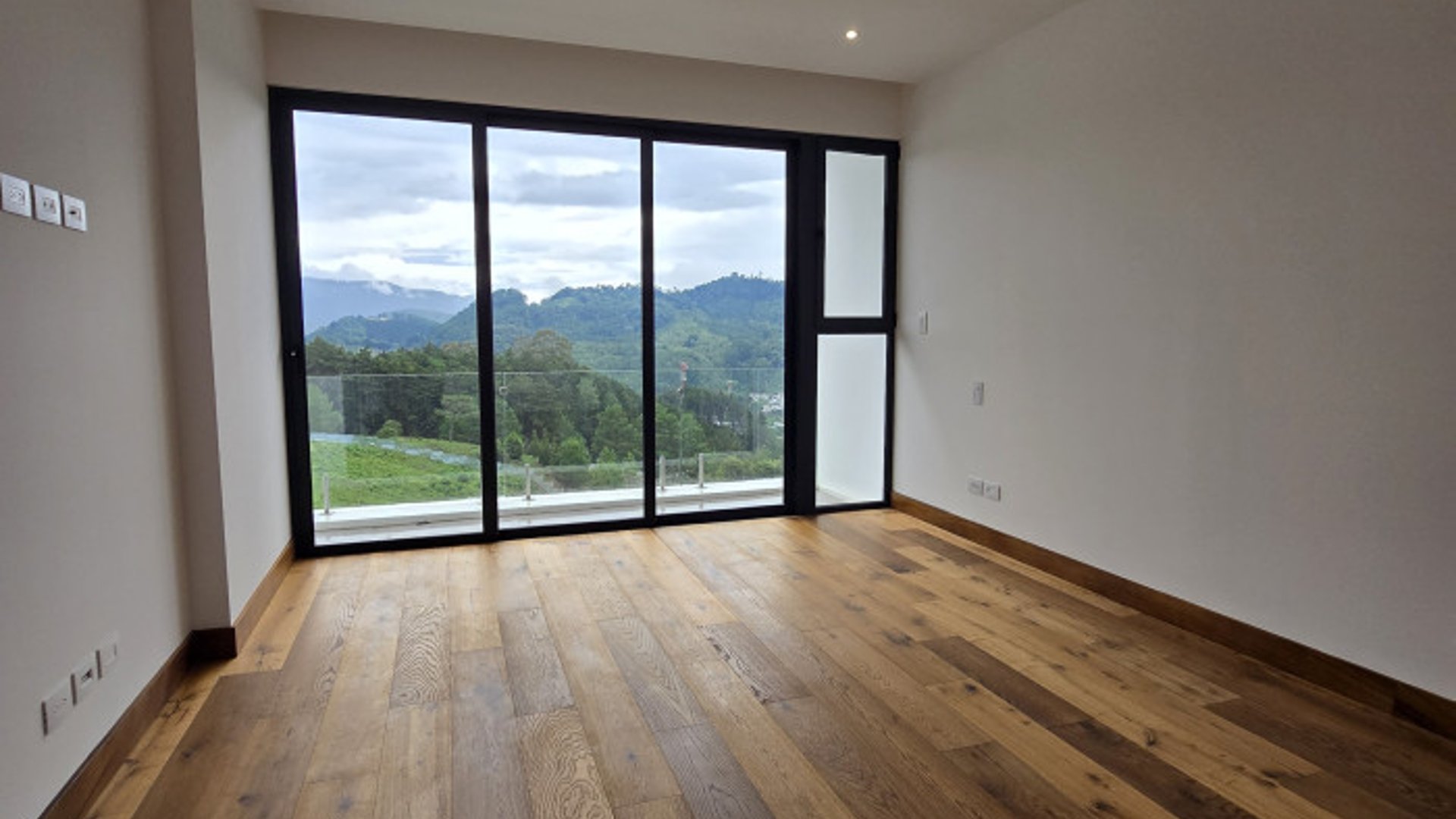 En venta casa en zona 16 El Pulte Guatemala - Miniatura 8