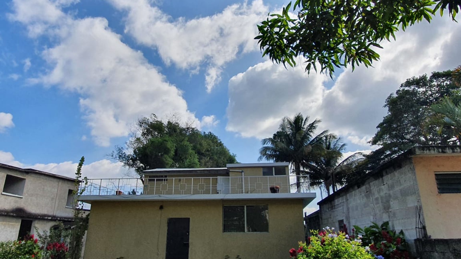 Casa a orilla del lago en venta, Amatitlan - Miniatura 2