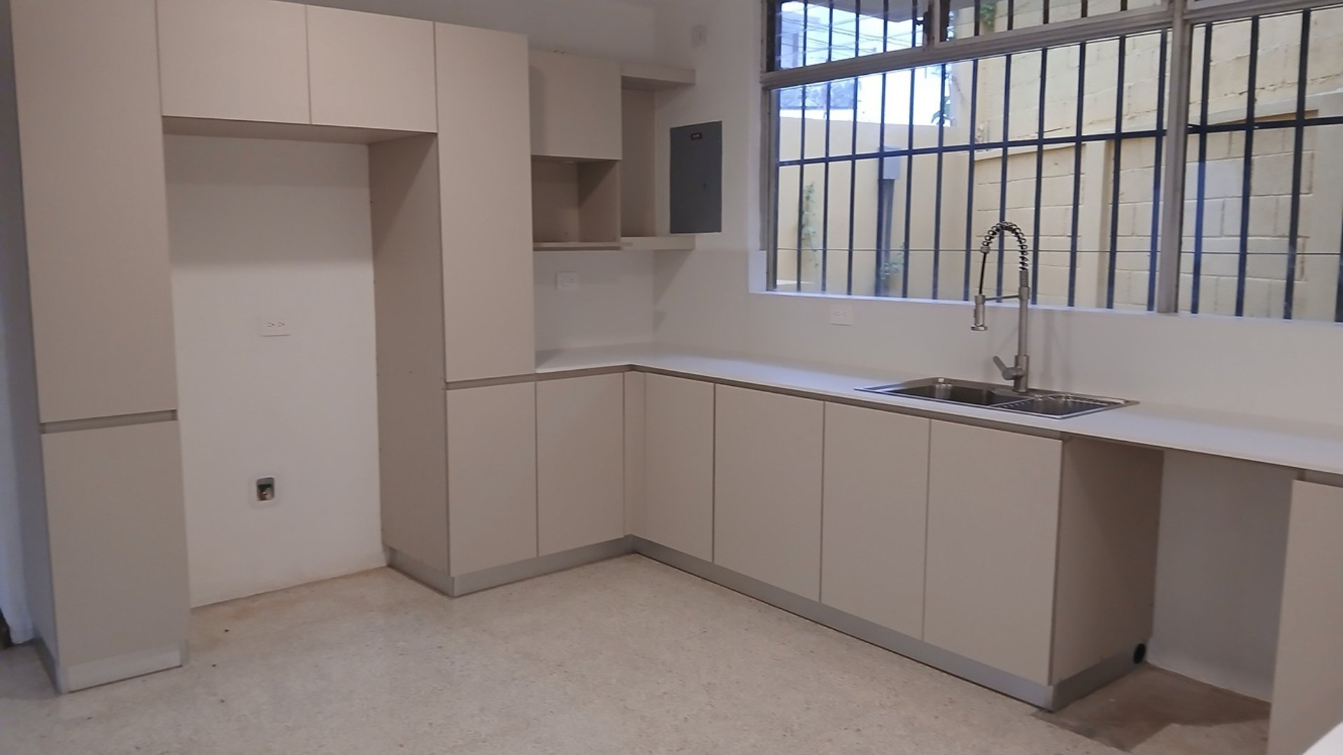 VENDO ZONA 3 CASA GRANDE EN COLONIA BRAN - Miniatura 7