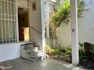 Exclusiva Casa de 2 Niveles en Condominio, Lomas de Portugal - 2