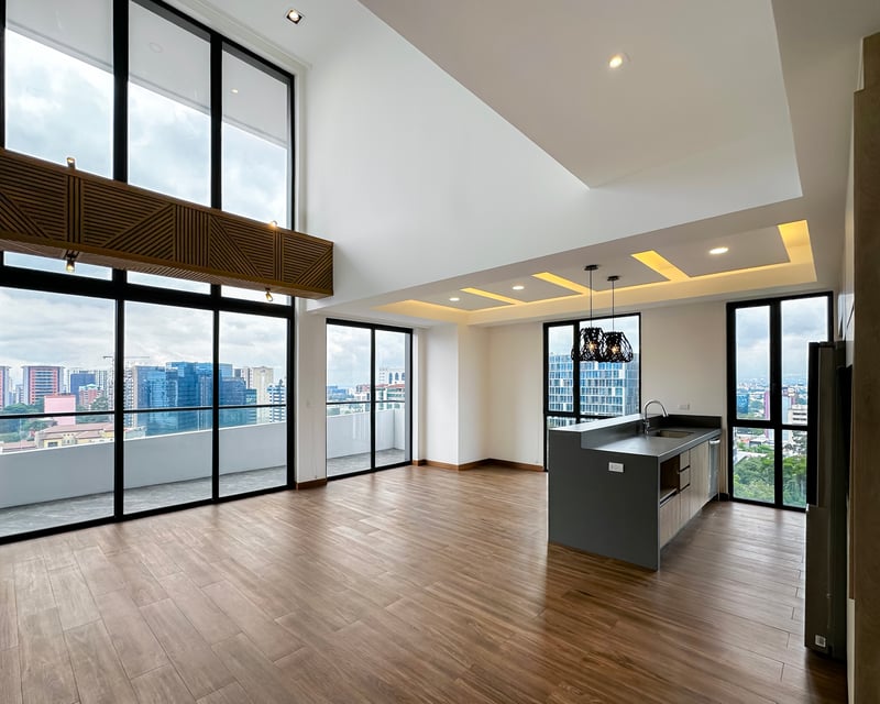 Apartamento de 2 niveles en renta, Zona 10
