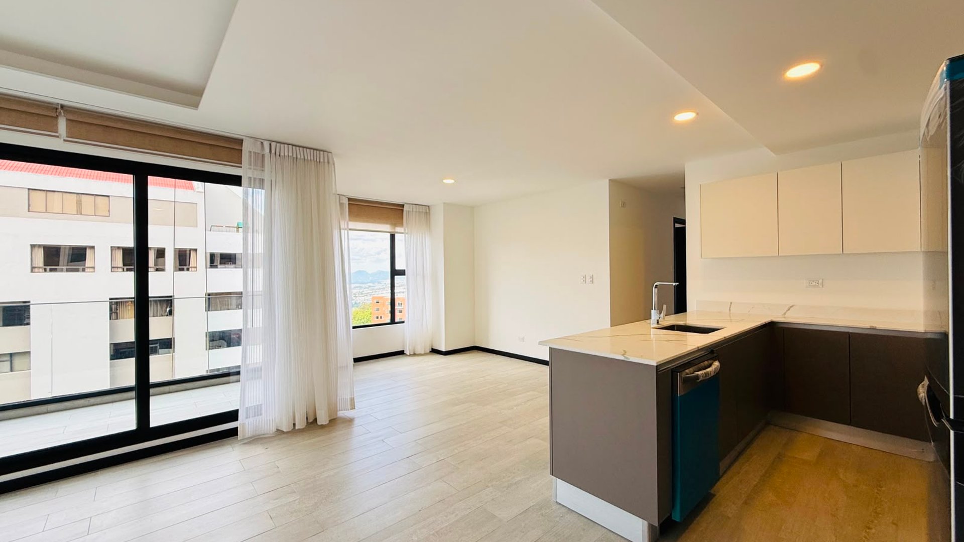 ALQUILER DE HERMOSO APARTAMENTO PARA ESTRENAR - VERDÚ, ZONA 13 - Image 1