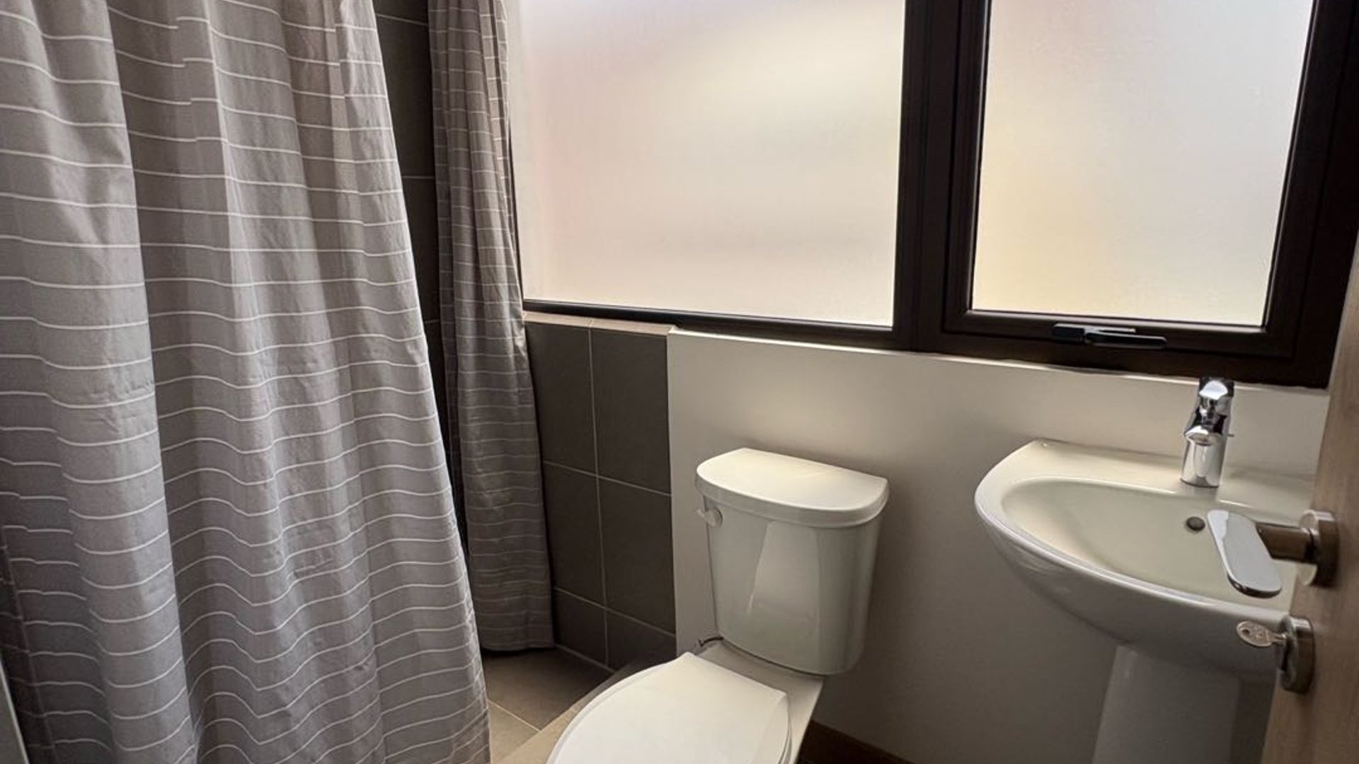 Apartamento en Alquiler Edificio Torre Vertic, zona 14 - Miniatura 5