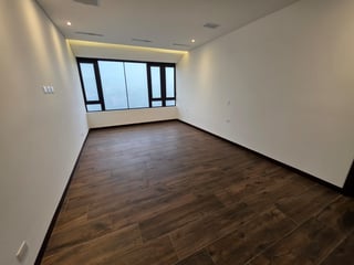 Venta de Penthouse de 4 habitaciones en zona 10 Ref-5053 - Image 7