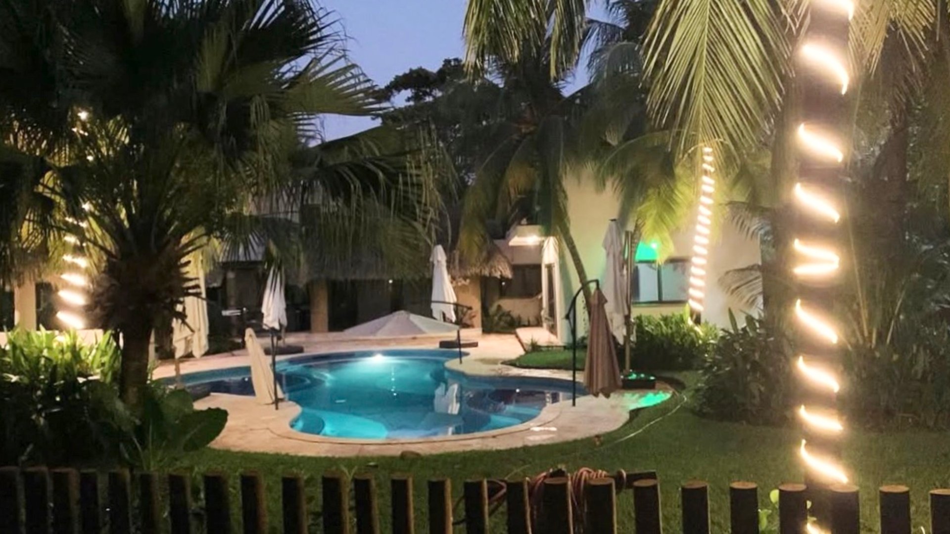 VENTA DE LINDA CASA DE PLAYA DENTRO DE CONDOMINIO - MONTERRICO  - Miniatura 2