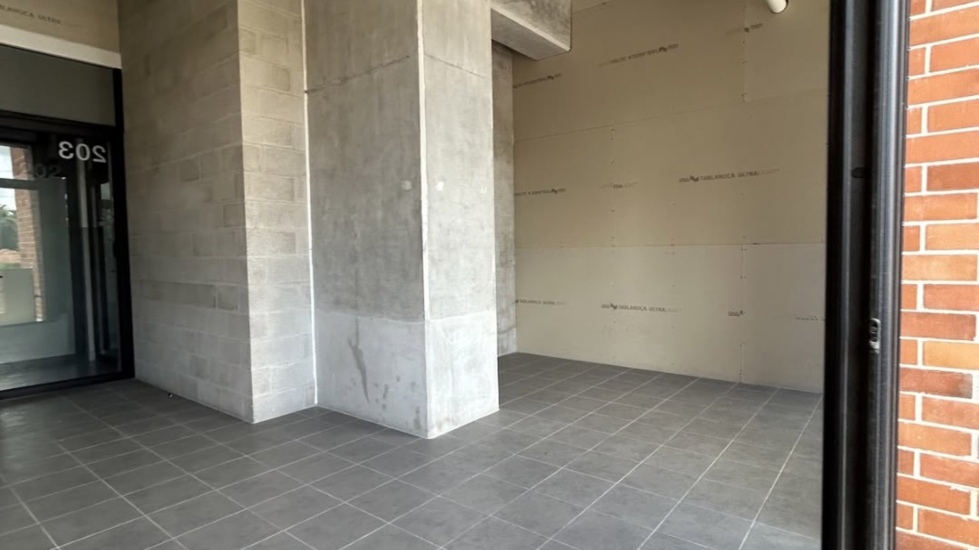 Local u oficina en renta en zona 10 para estrenar