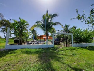 En venta  terreno y casa vacacional en Taxisco - Image 6