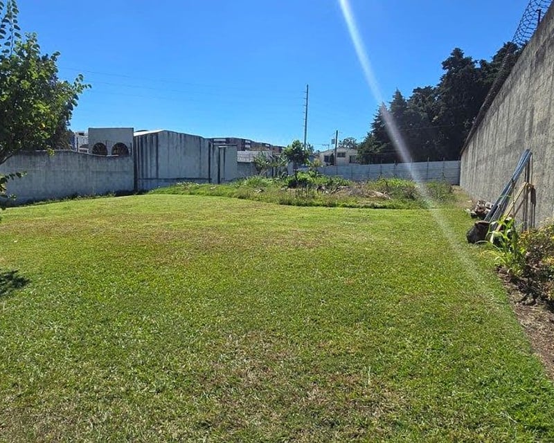 Terreno en Venta dentro  Zona 11, Guatemala – Ideal para Desarrollo