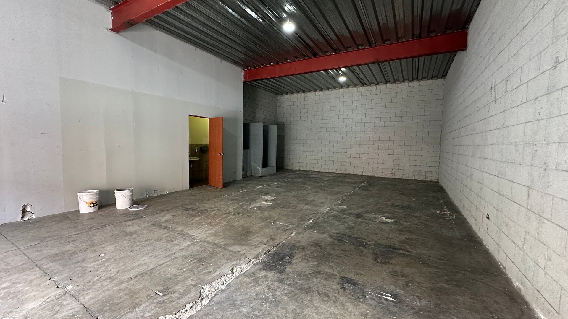 Ofibodega en Renta en Zona 12 - Image 1