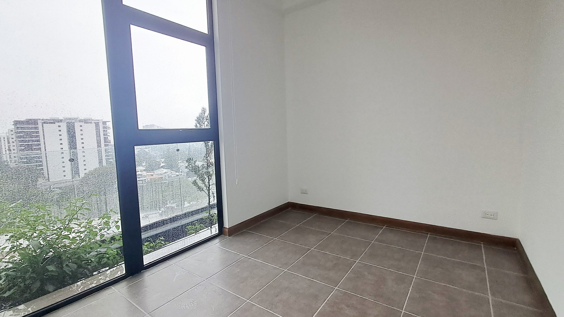 APARTAMENTO EN RENTA P/ESTRENAR,  EDIF. QUINCE ESQUINA, ZONA 15 - Miniatura 4