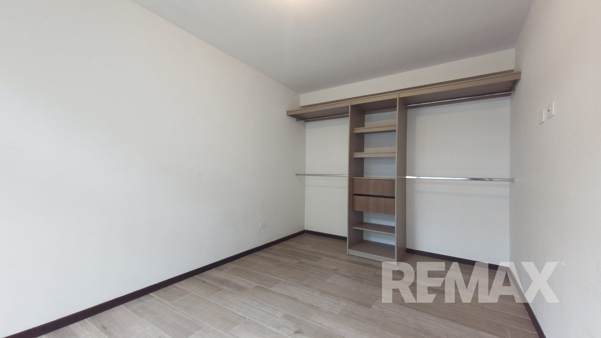 Apartamento de 3 Hab. en Renta - Adrano - Miniatura 3