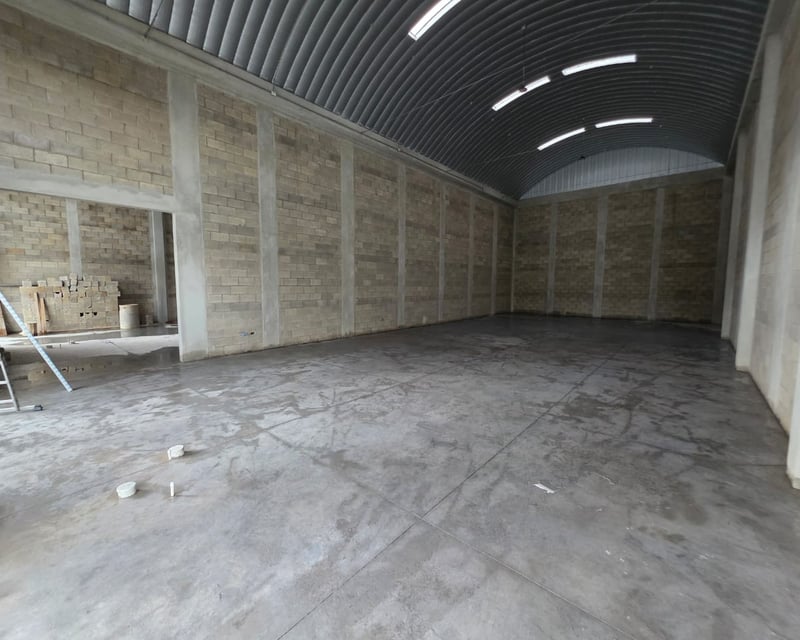 Rento bodega de 300 metros en kilometro 16.5 de CAES Ref-5243