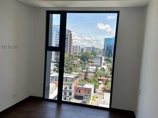 Apartamento en VENTA en Edificio Vasanta zona 10 - Image 4