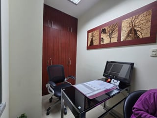 RENTA Clínica Médica en Zona 10 Sixtino II - 4