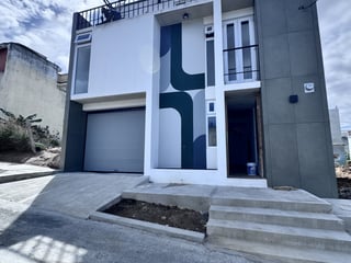 Casa Nueva en Venta Zona 16 Hacienda Real - Image 1