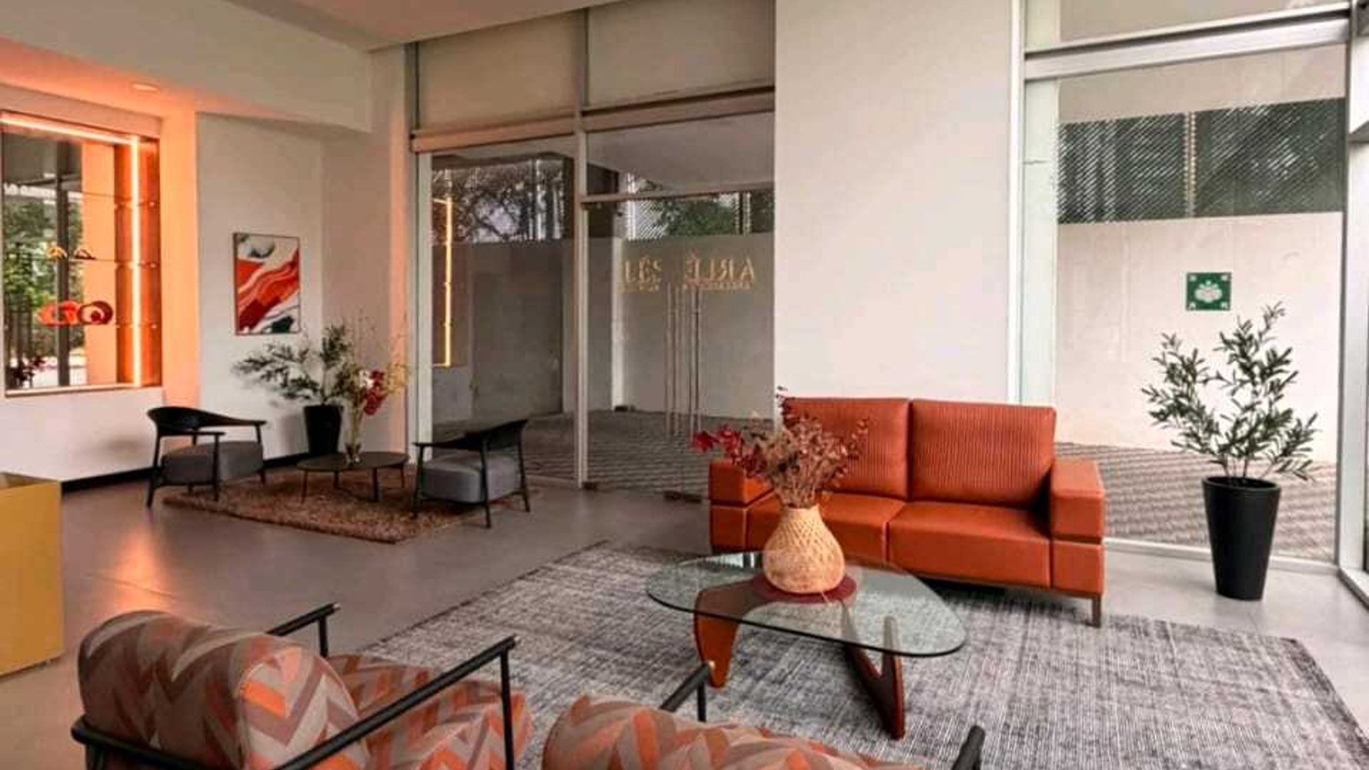 APARTAMENTO AMUEBLADO EN ALQUILER????Edificio Arles, Zona 15 - Image 1