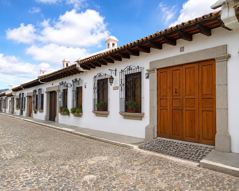 Casa Estilo Colonial en Venta en Condominio Jardines de La Azotea, Jocotenango