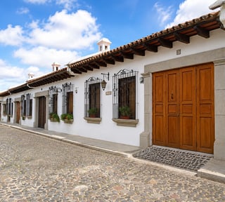 Casa Estilo Colonial en Venta en Condominio Jardines de La Azotea, Jocotenango