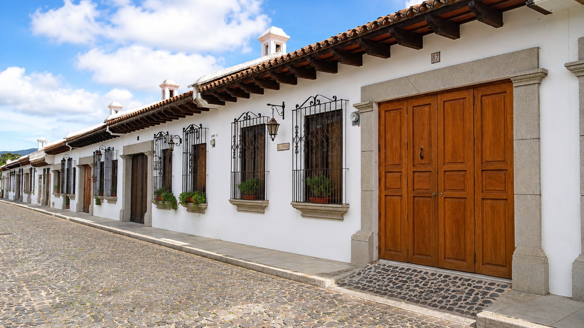 Casa Estilo Colonial en Venta en Condominio Jardines de La Azotea, Jocotenango