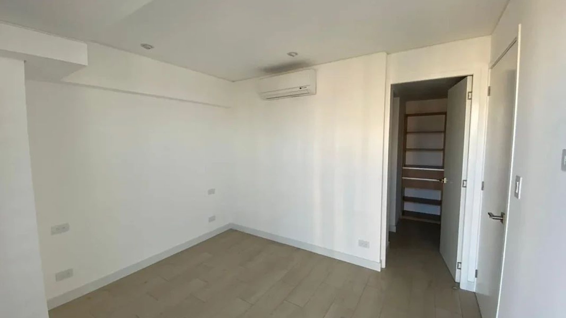 APARTAMENTO EN VENTA – EDIFICIO QUO, ZONA 4 – NIVEL 15 - Miniatura 10