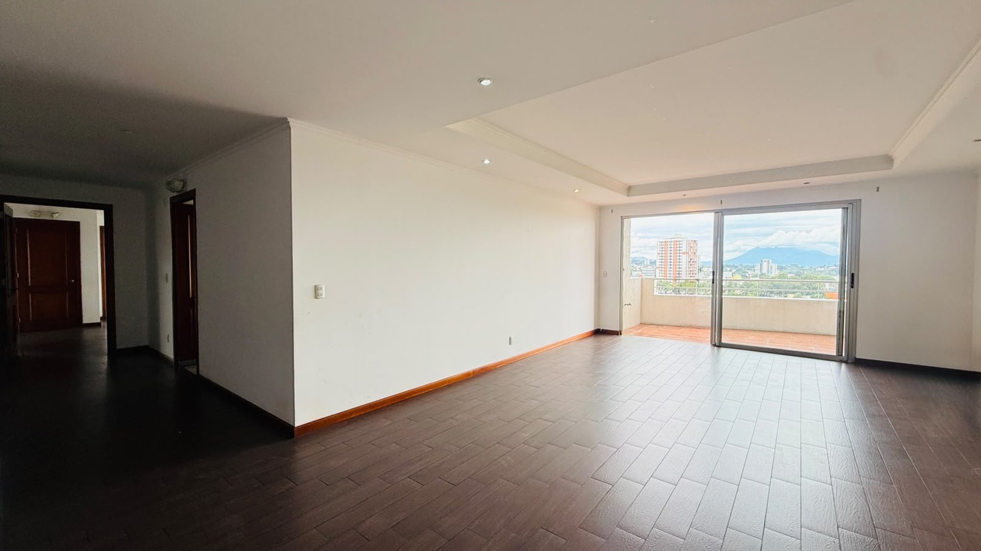 ALQUILER DE AMPLIO Y LINDO APARTAMENTO - BOTTICELLI, ZONA 15