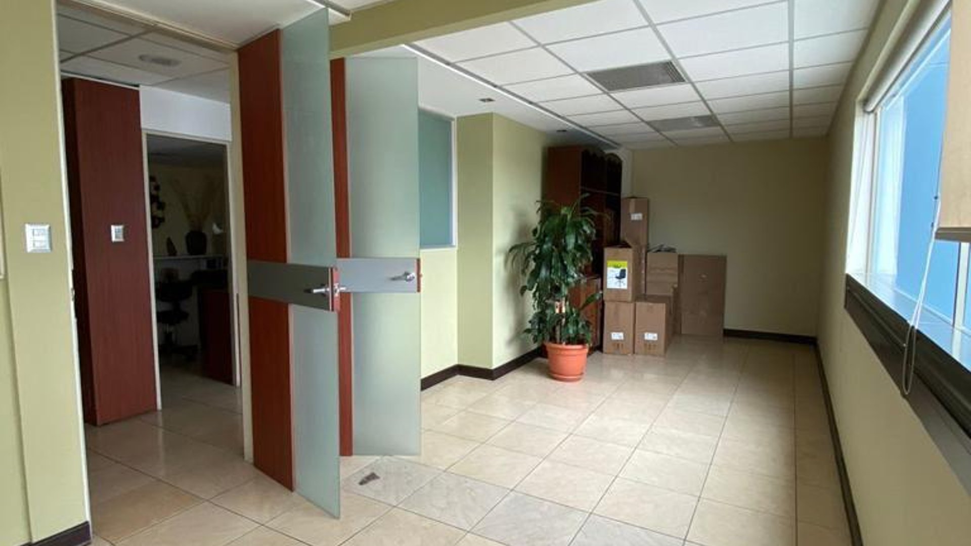 Oficina en Venta en Edificio Torino, zona 10, Guatemala - Miniatura 2