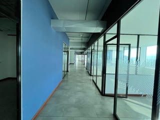 Alquiler de 524.60mts  de oficina tabicada en avenida Reforma zona 9 - 4