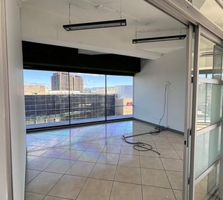 Oficina en Venta o Renta – Design Center, Zona 10