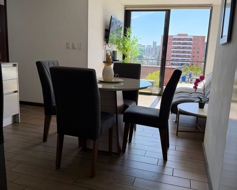 Apartamento amueblado en renta en zona 13 / Inara