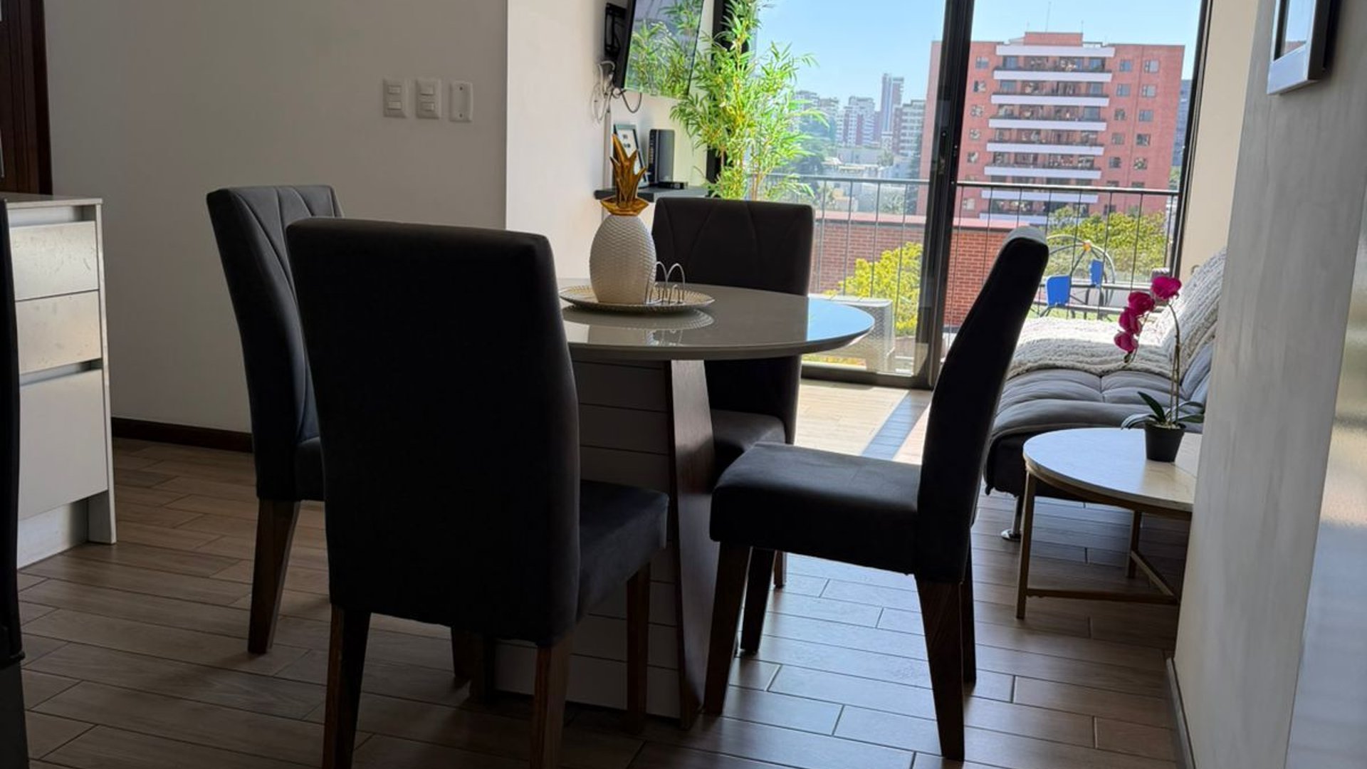 Apartamento amueblado en renta en zona 13 / Inara