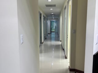 OFICINA EN ALQUILER EN REFORMA ZONA 10 - 5