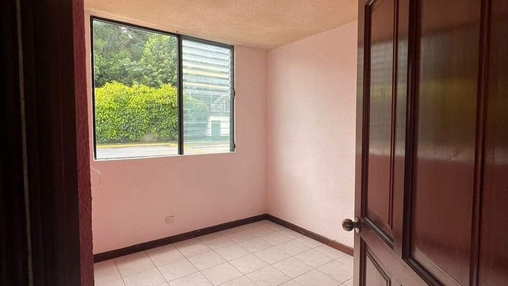 Apartamento en Renta Zona 16, Frente a C.C. Santa Amelia - Miniatura 7