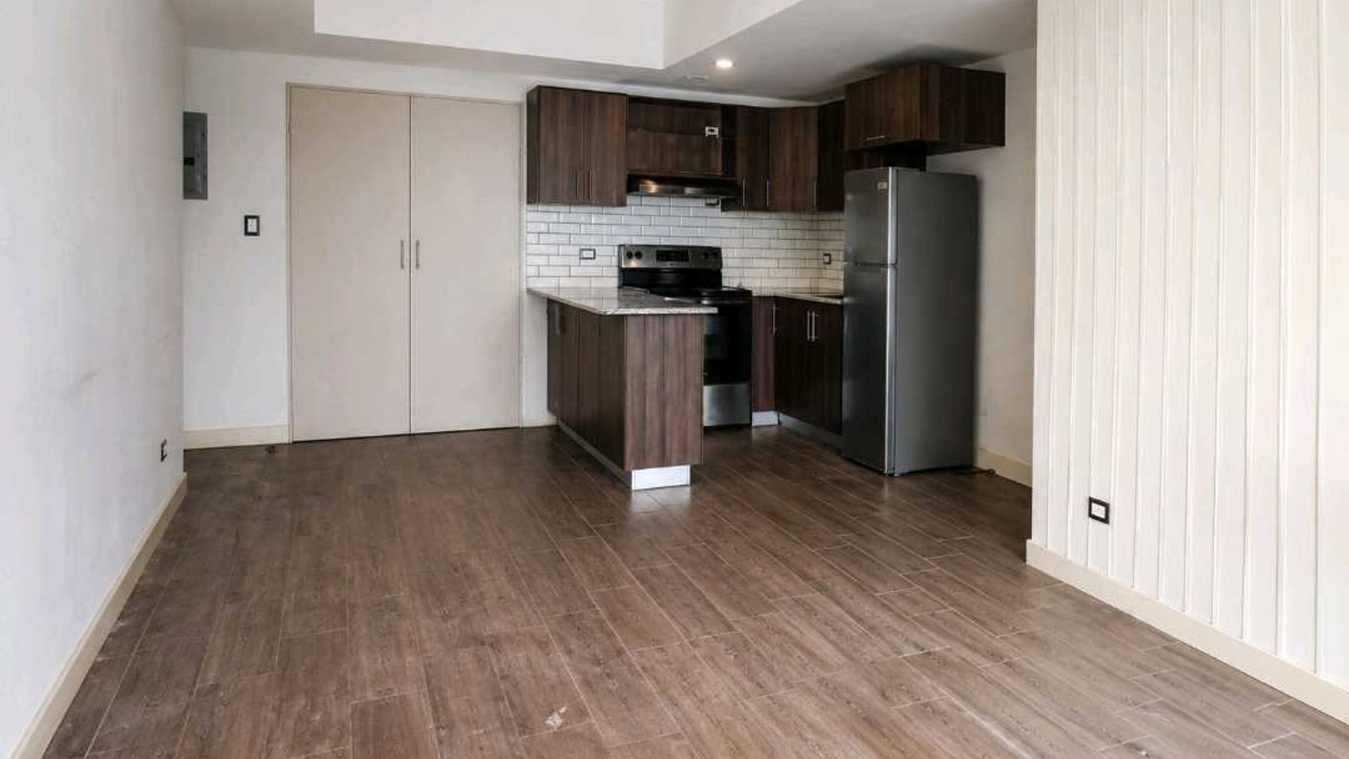 APARTAMENTO EN ALQUILER???? Edificio Tribeca, Zona 11 - Miniatura 2