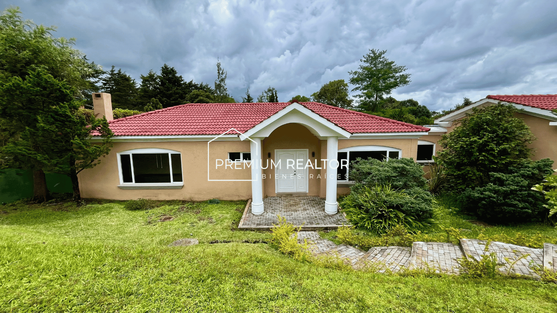 Luxurious 4-Bedroom House with Garden in Casa & Campo, Fraijanes - Rent $2800 - Miniatura 2