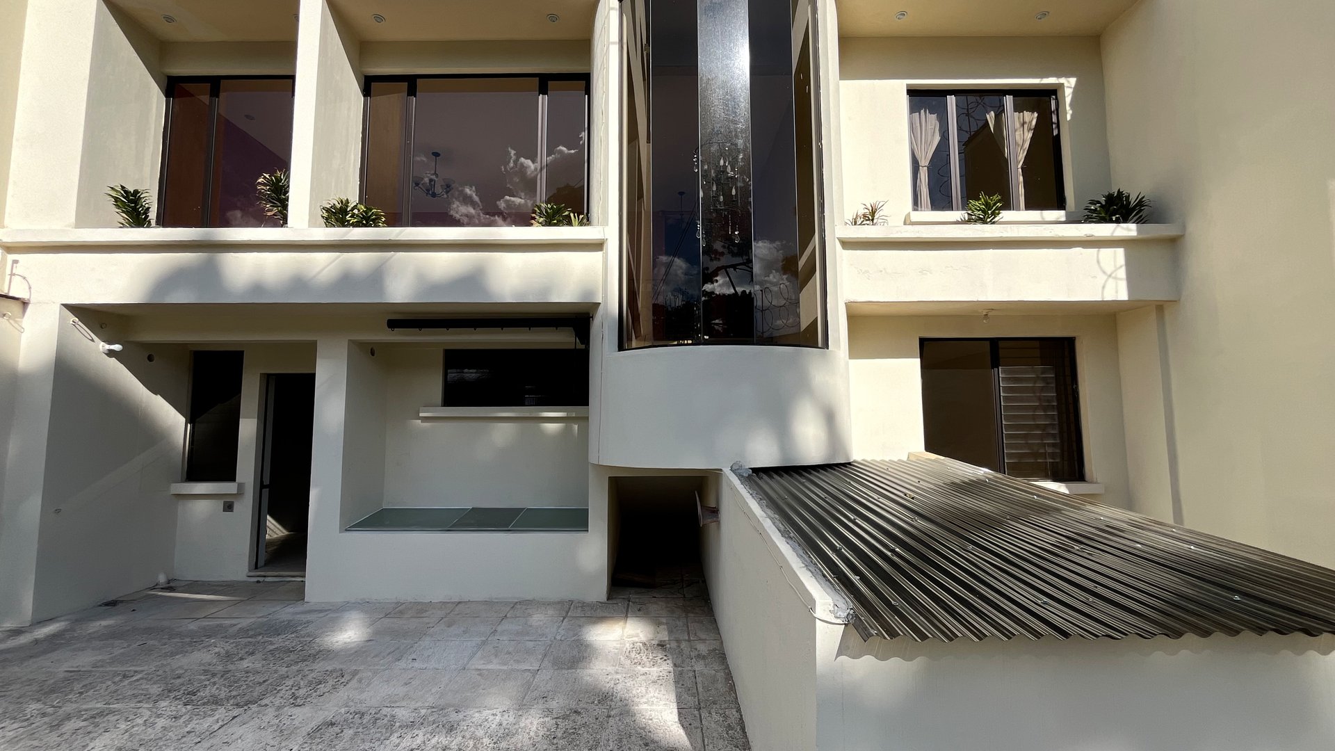 Casa grande en renta en zona 16 Kanajuyu 2 - Miniatura 3