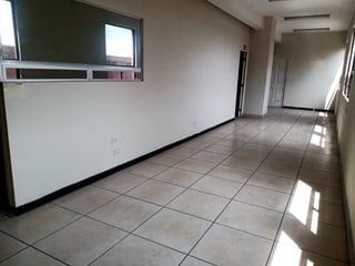 Local en renta en Plaza Grecia Zona 12 - 3