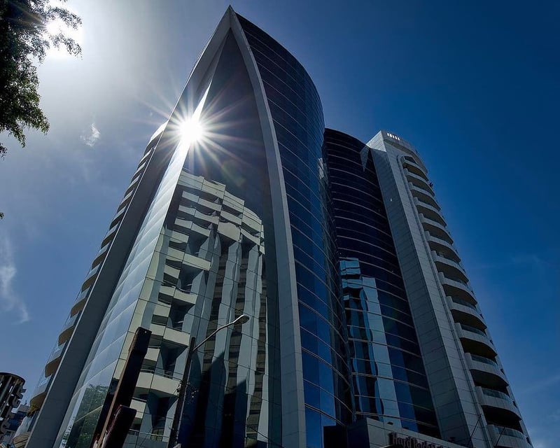 Oficinas en renta en Edificio Dubai Center Zona 10