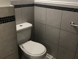 Alquiler o venta de oficina en El Edificio Reforma Montufar  - Image 12