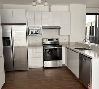 Apartamento en renta con 2 habitaciones y piscina en zona 16 Ref-5993