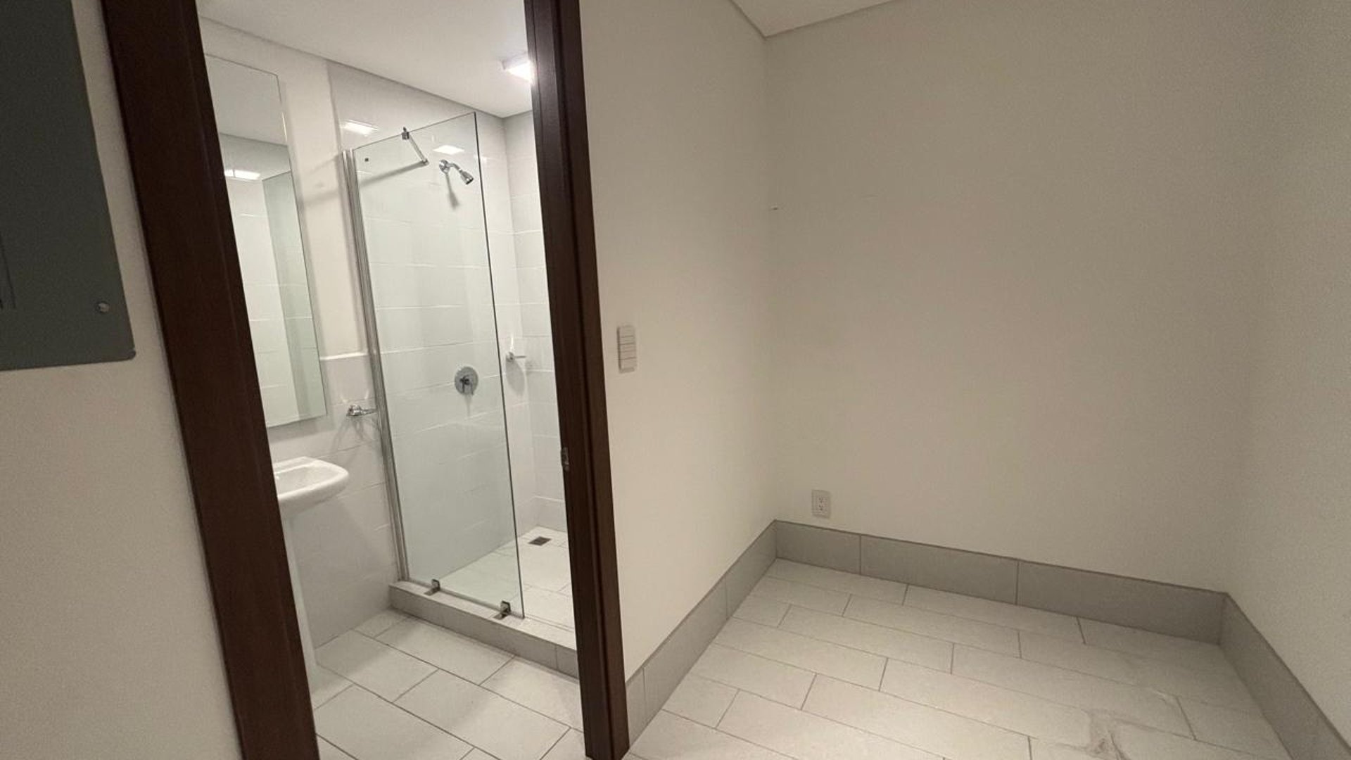 Apartamento en Alquiler / Venta Edificio Azores zona 15 VH2 - Miniatura 6