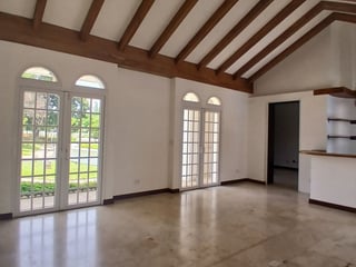 Exclusiva Casa en Venta Cayala Zona 16 - 2