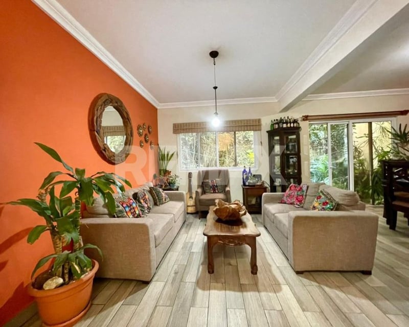 House for Sale: 3 Bedroom in San Cristóbal, Mixco