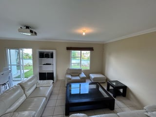 Venta de casa en Villa Venetto Santa Elena Barillas - Image 1