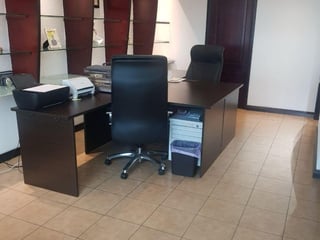 Oficina Amueblada en Renta en Zona 9 Reforma - Image 1