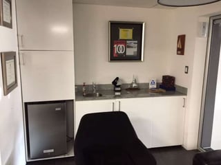 Oficina remodelada y amueblada - 2