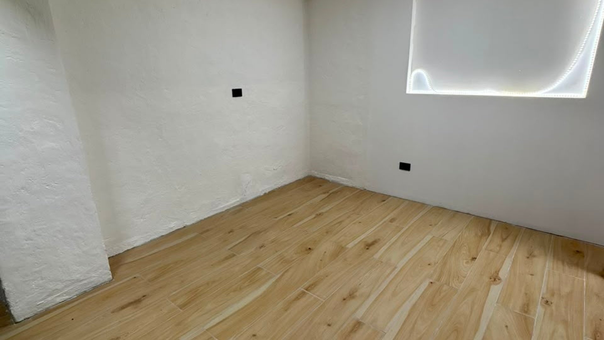 Apartamento en Alquiler Edificio La Barranca, zona 15 VH1 - Miniatura 2