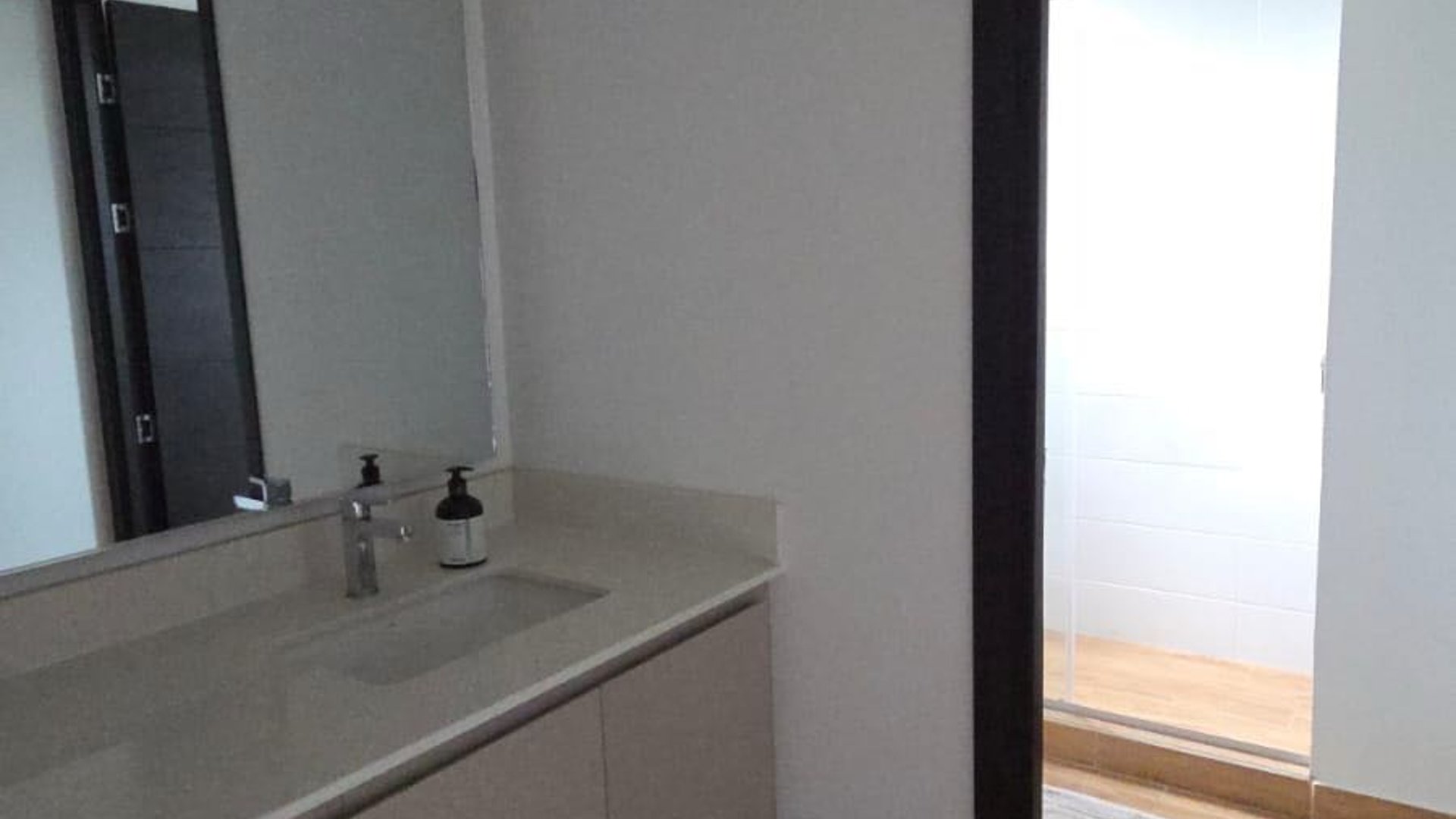 Apartamento de 3 habitaciones en alquiler Essenza zona 13 - Miniatura 9
