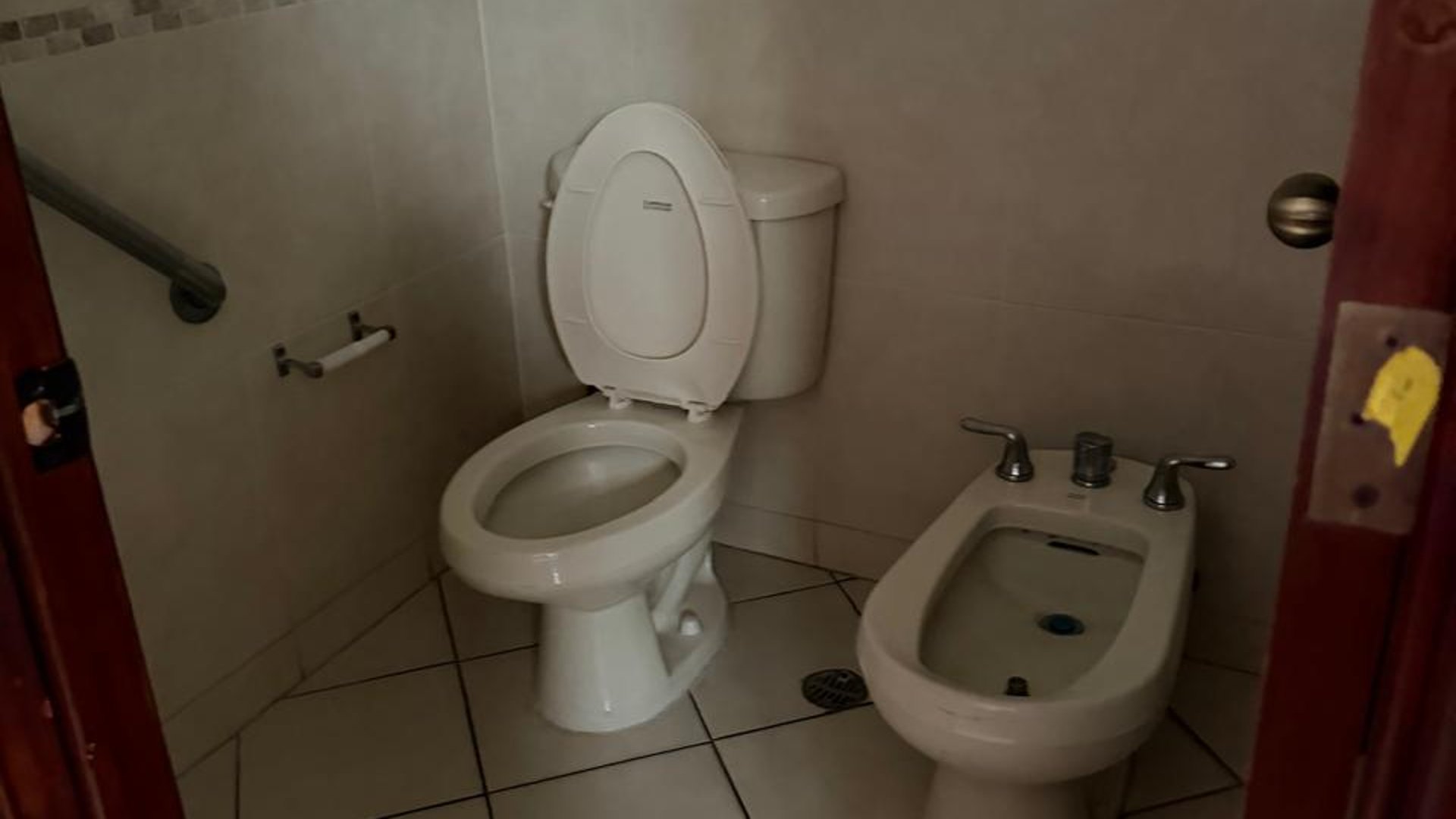????APARTAMENTO EN RENTA – 3 HAB + SALA FAMILIAR | BELLAGIO | ZONA 14 - Miniatura 9